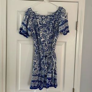 Loft. Size XL. Off the shoulder sleeves.